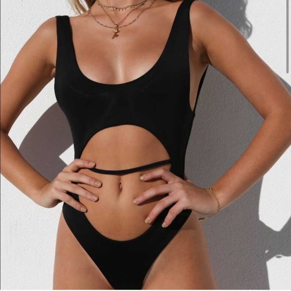 🖤 Tiger Mist Black Cut-out Bodysuit